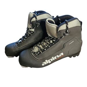 Black and Gray Men's Snow Boots